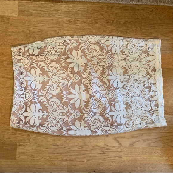 Above the knee White Lace Skirt - Picture 2 of 4